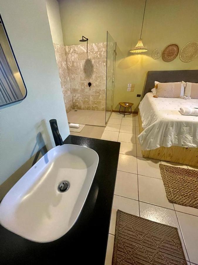 Hotel Y Cabinas Del Tropico Guápiles 외부 사진