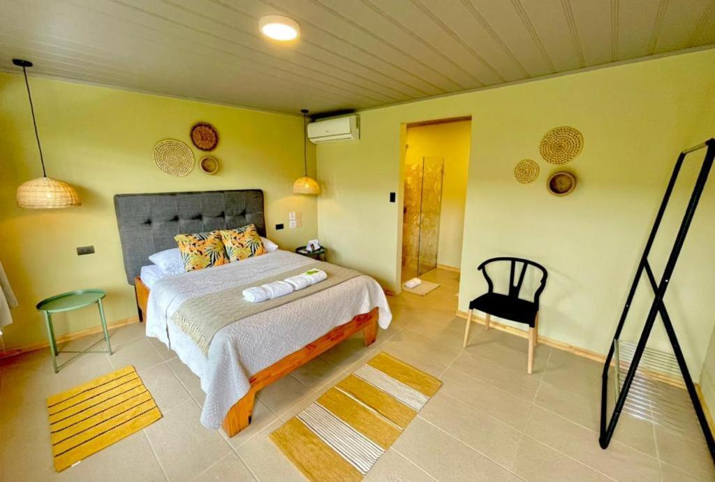 Hotel Y Cabinas Del Tropico Guápiles 외부 사진