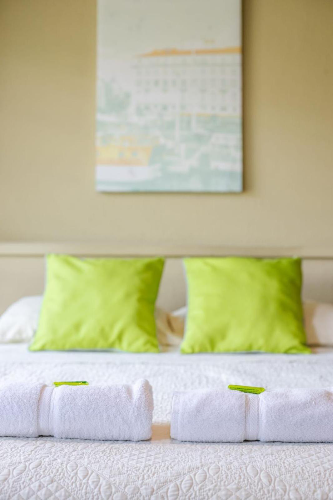 Hotel Y Cabinas Del Tropico Guápiles 외부 사진