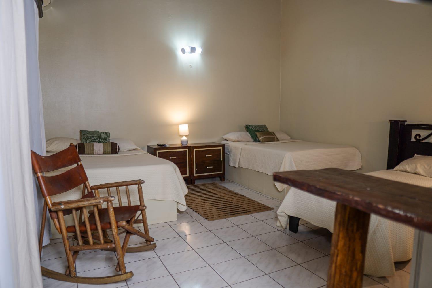Hotel Y Cabinas Del Tropico Guápiles 외부 사진
