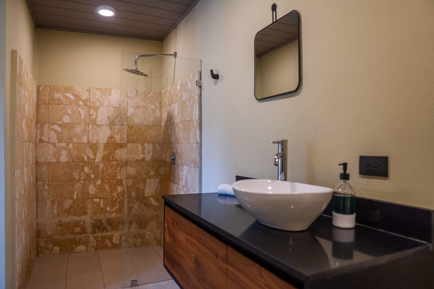 Hotel Y Cabinas Del Tropico Guápiles 외부 사진