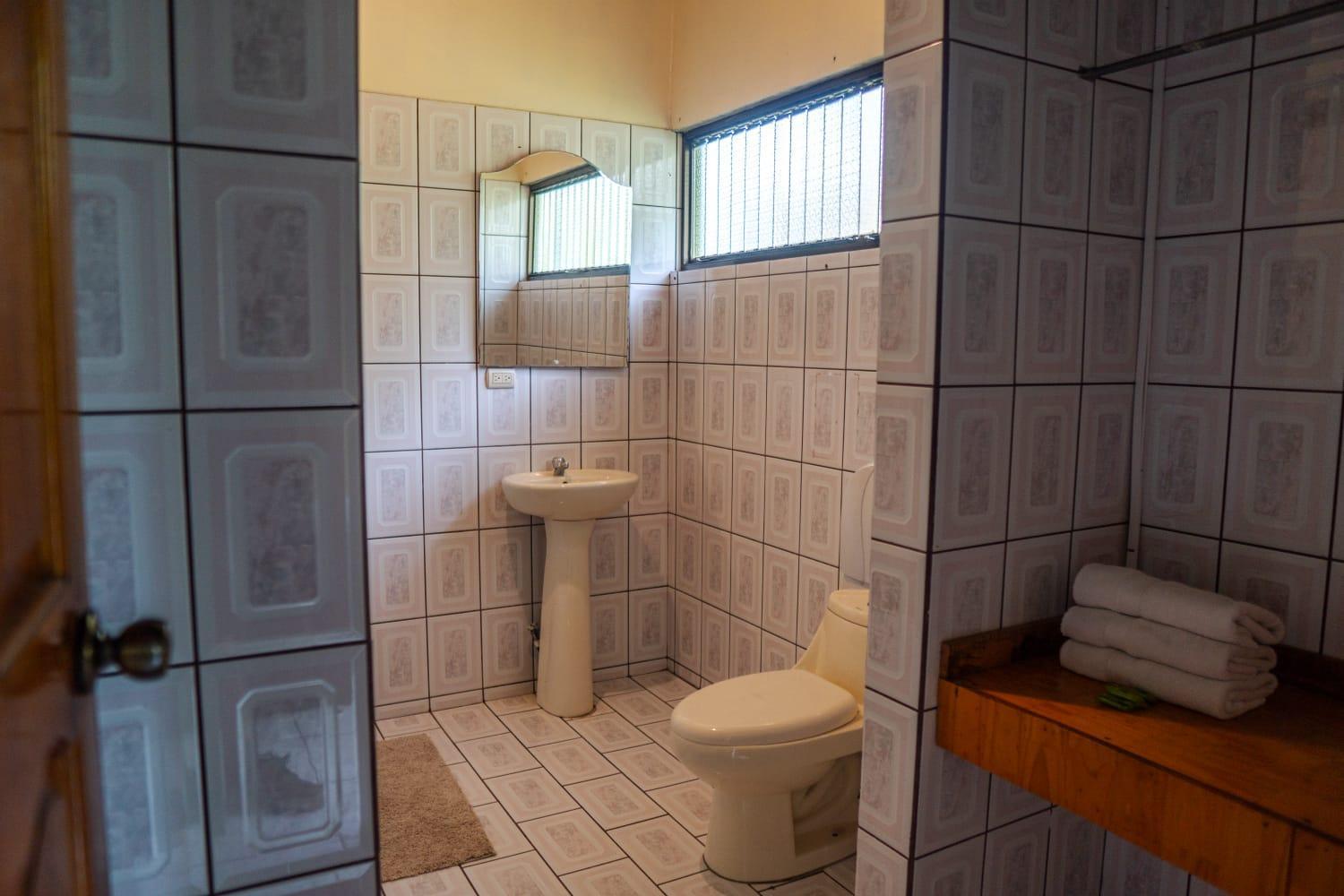 Hotel Y Cabinas Del Tropico Guápiles 외부 사진