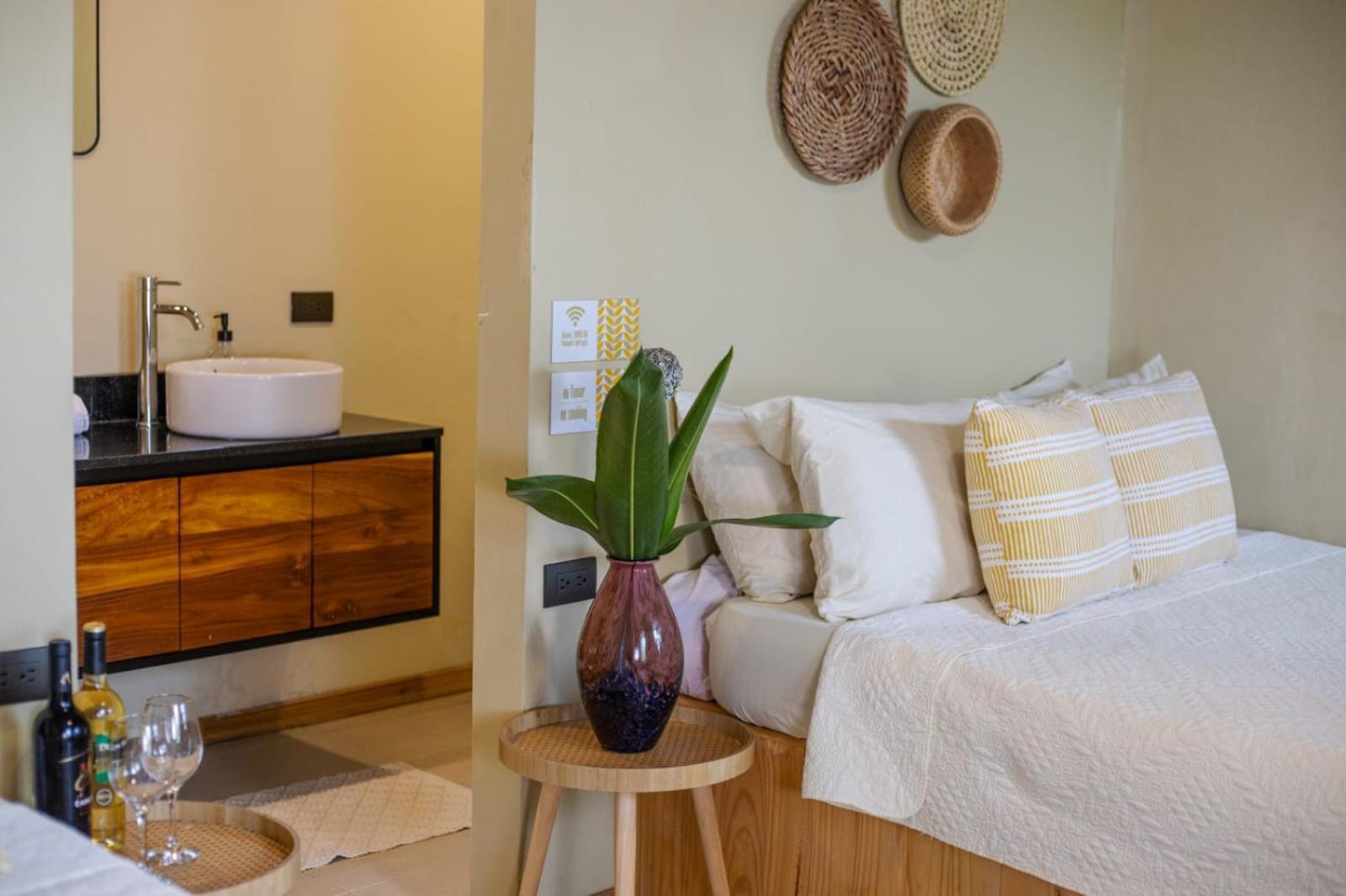 Hotel Y Cabinas Del Tropico Guápiles 외부 사진