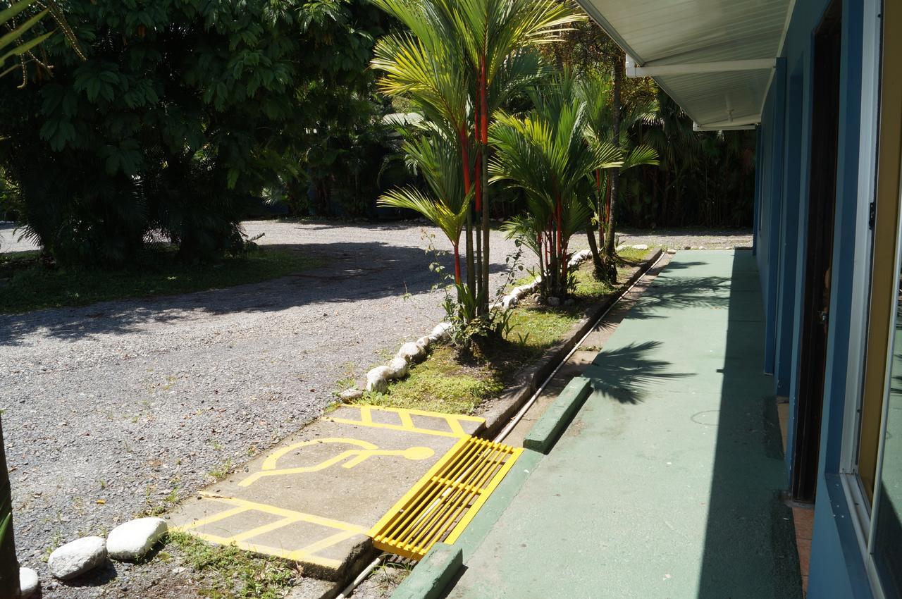 Hotel Y Cabinas Del Tropico Guápiles 외부 사진