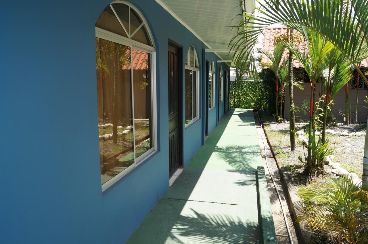 Hotel Y Cabinas Del Tropico Guápiles 외부 사진